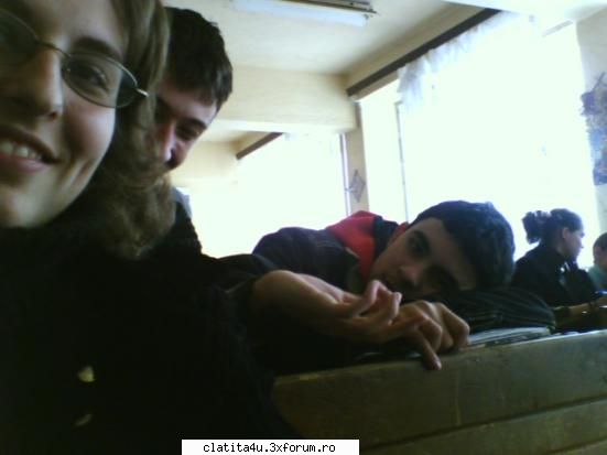 Poze - acia nick se gandea..la cine numa el stie:))) - Poze