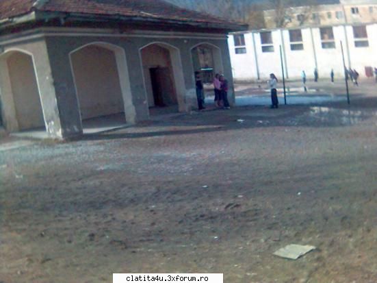 SC GENERALA NR 1 - scoala veche undeva in spate ie si killeru - Poze